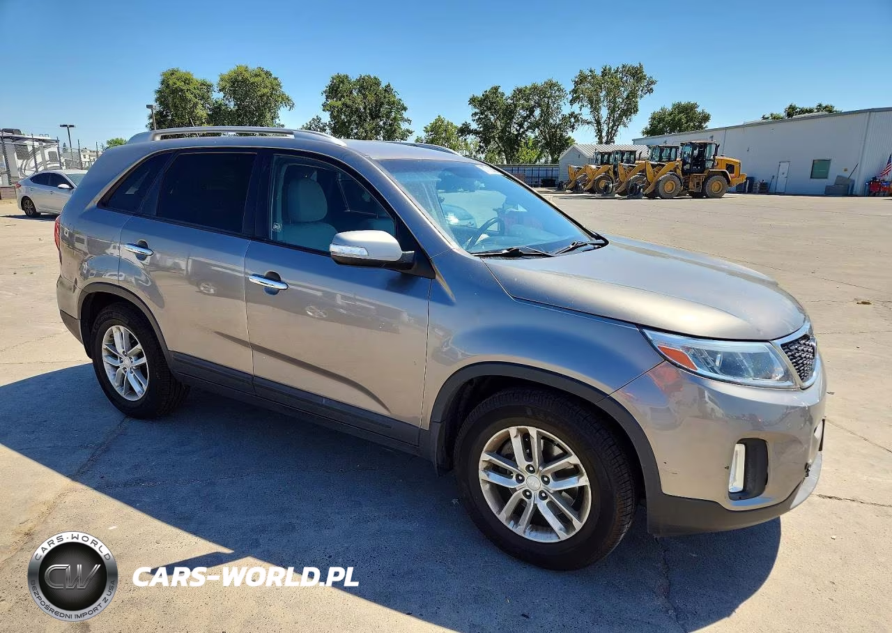 2015 Kia Sorento Lx VIN:5XYKT4A64FG581399 - 4