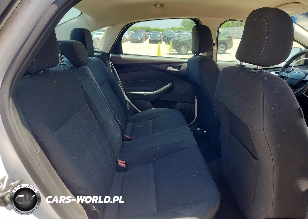 2018 Ford Focus Se VIN:1FADP3F28JL225781 - 10