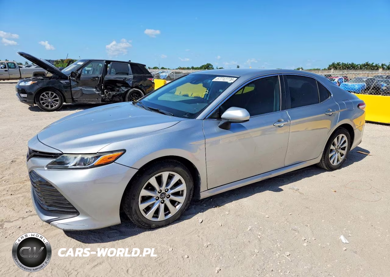 2019 Toyota Camry Le – zdjęcie 1 z 12