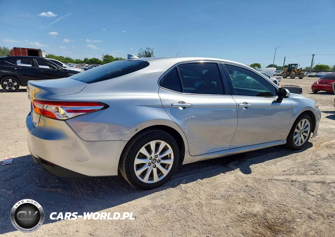 2019 Toyota Camry Le VIN:4T1B11HK0KU284979 - 3
