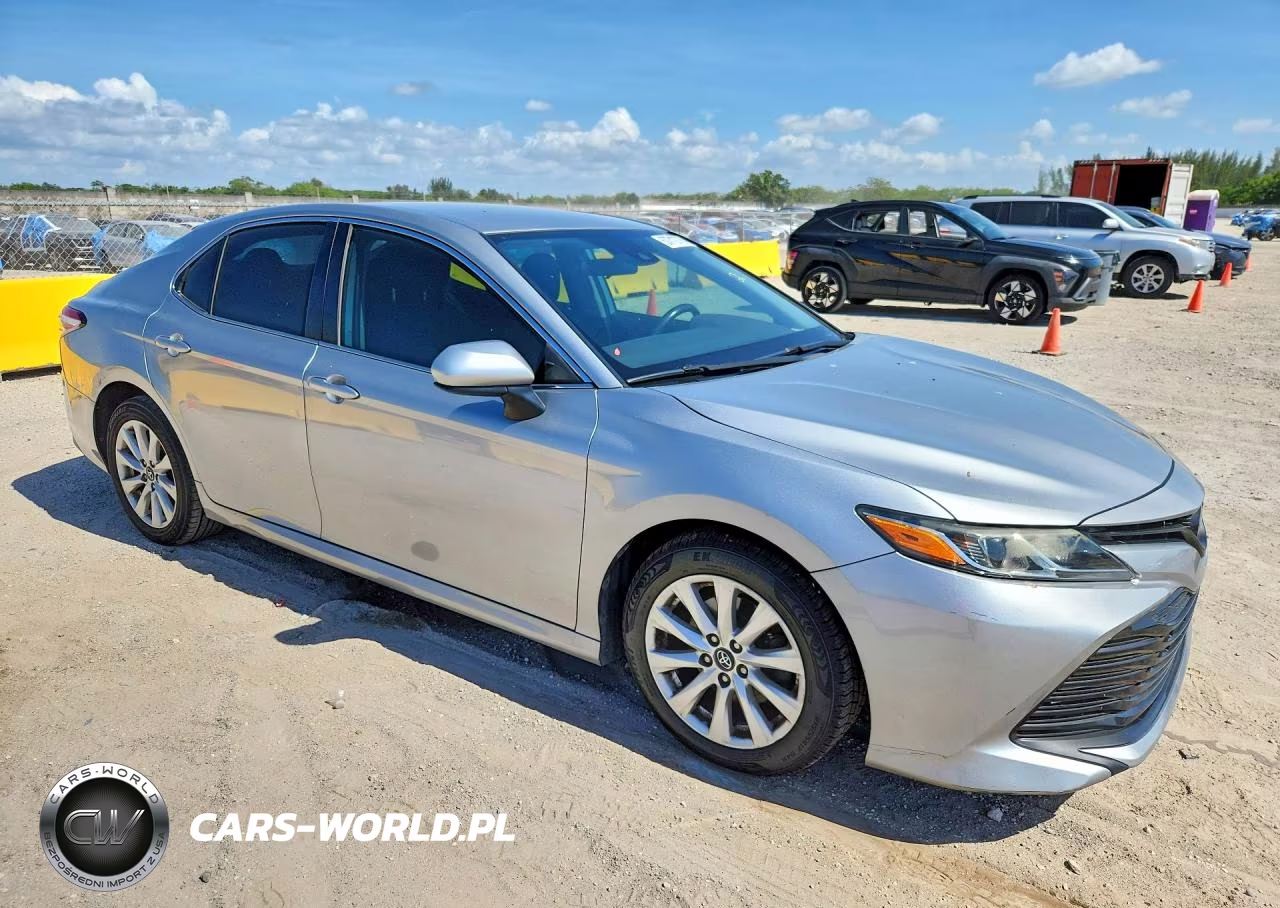 2019 Toyota Camry Le VIN:4T1B11HK0KU284979 - 4