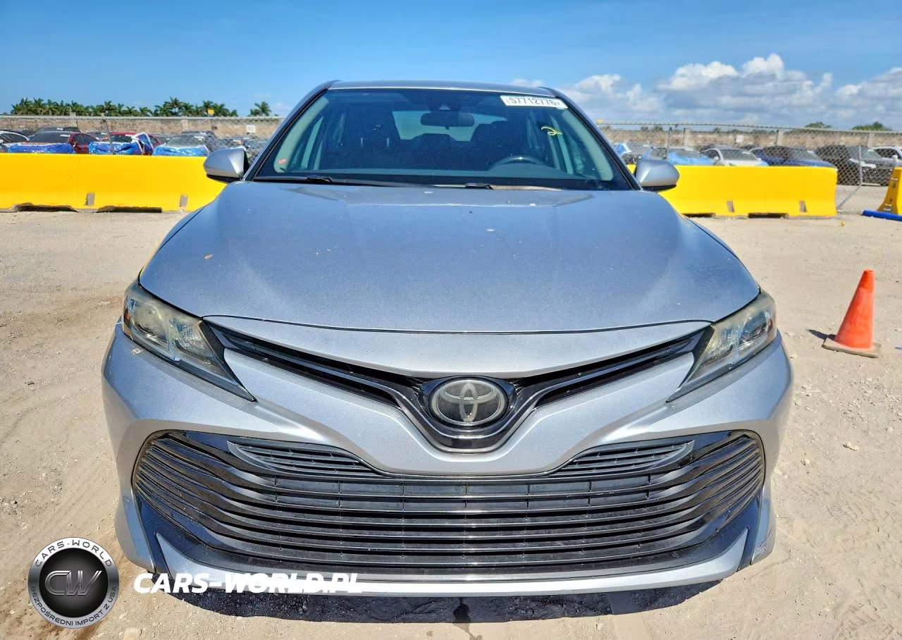 2019 Toyota Camry Le VIN:4T1B11HK0KU284979 - 5