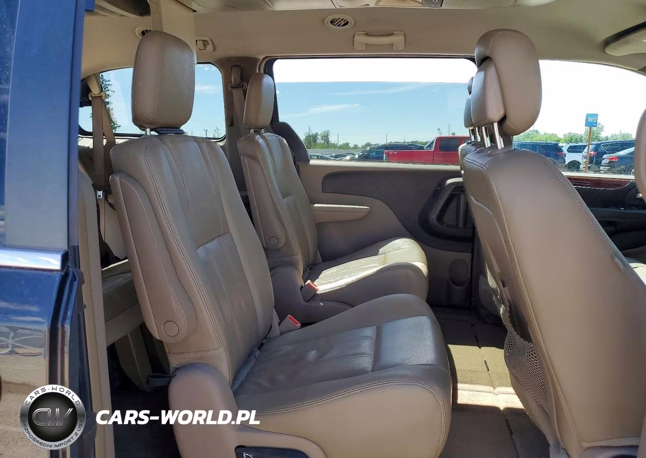 2015 Chrysler Town & Country Touring VIN:2C4RC1BG2FR751596 - 11