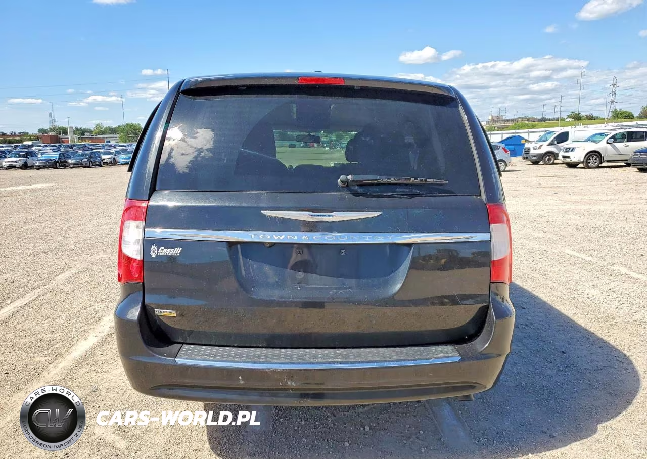2015 Chrysler Town & Country Touring VIN:2C4RC1BG2FR751596 - 6