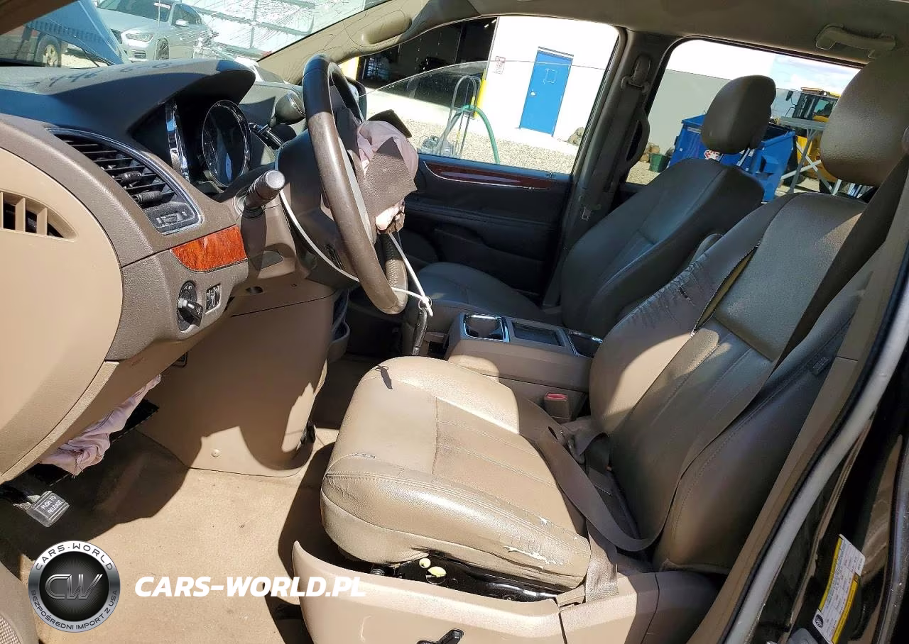 2015 Chrysler Town & Country Touring VIN:2C4RC1BG2FR751596 - 7