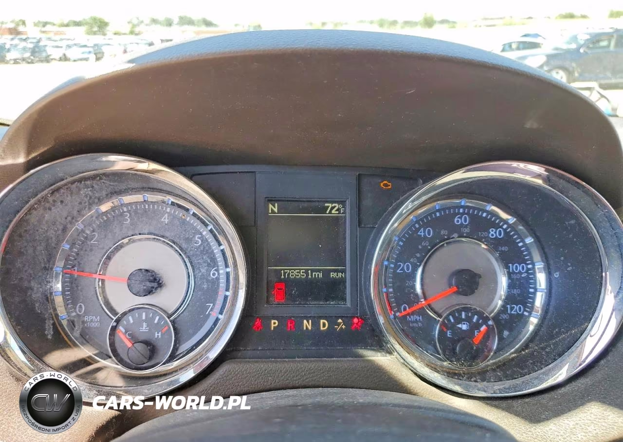 2015 Chrysler Town & Country Touring VIN:2C4RC1BG2FR751596 - 9