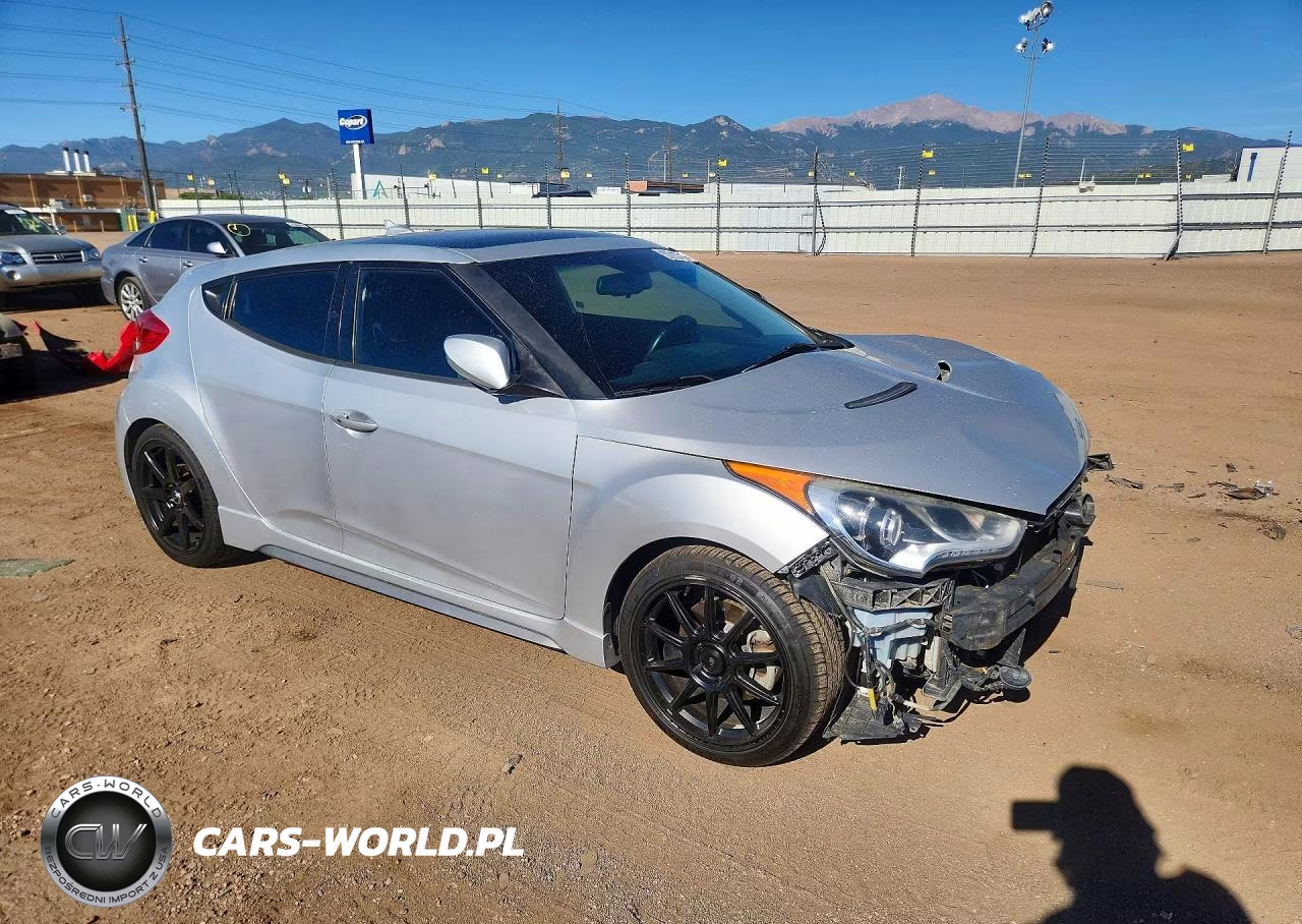 2015 Hyundai Veloster Turbo VIN:KMHTC6AE8FU227466 - 4