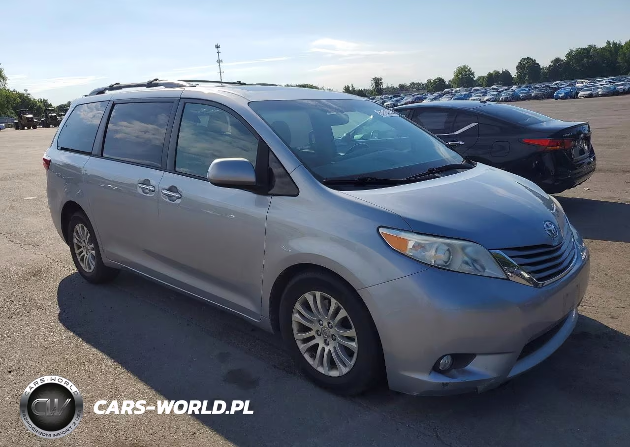 2017 Toyota Sienna Xle 8-Passenger VIN:5TDYZ3DC2HS830079 - 4