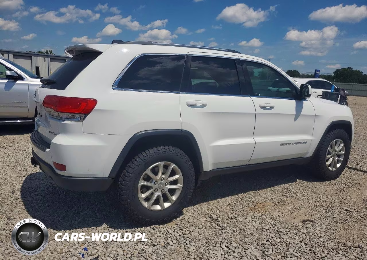 2016 Jeep Grand Cherokee Laredo VIN:1C4RJFAG1GC493604 - 3