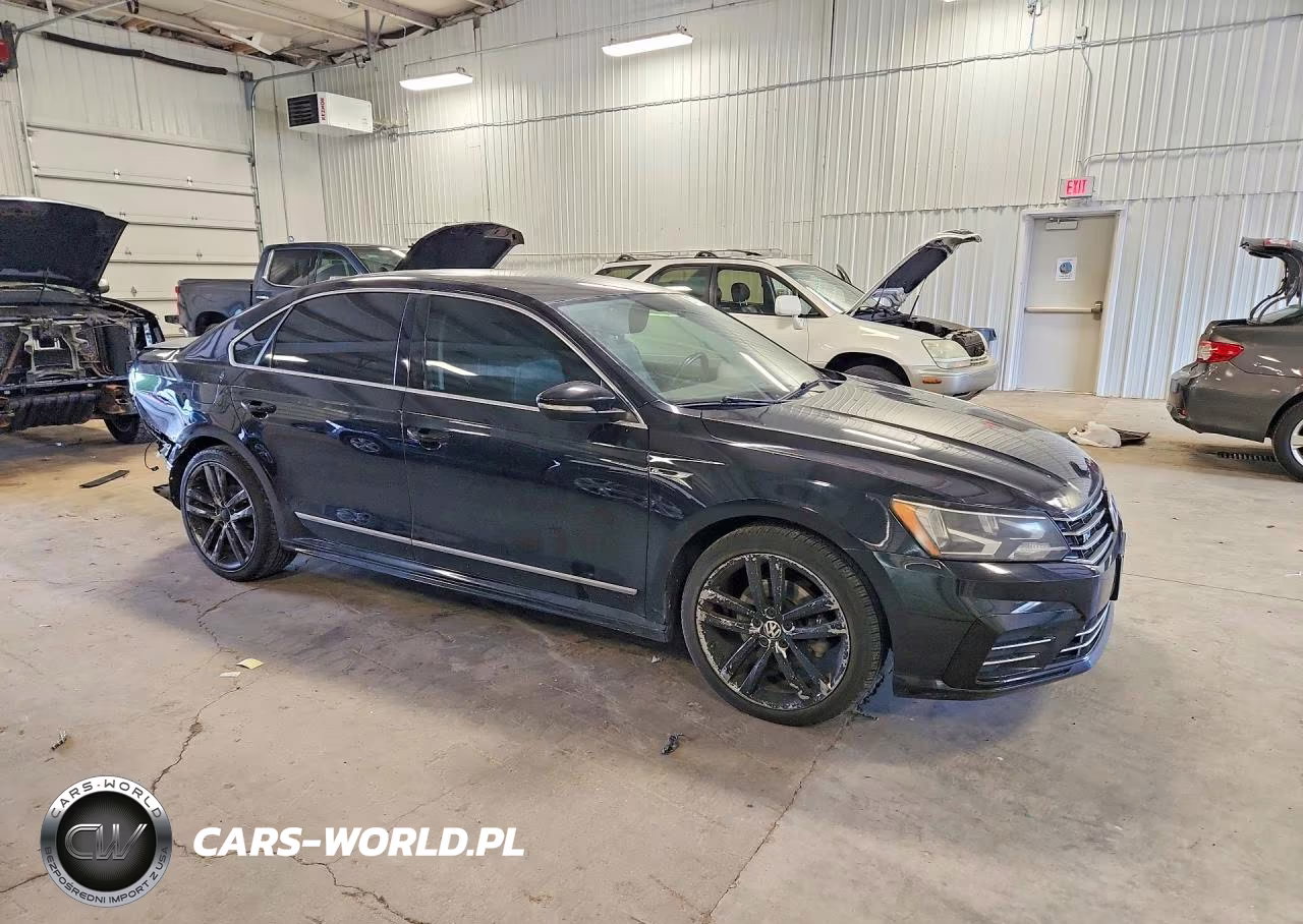 2017 Volkswagen Passat R-Line VIN:1VWDT7A35HC066030 - 4