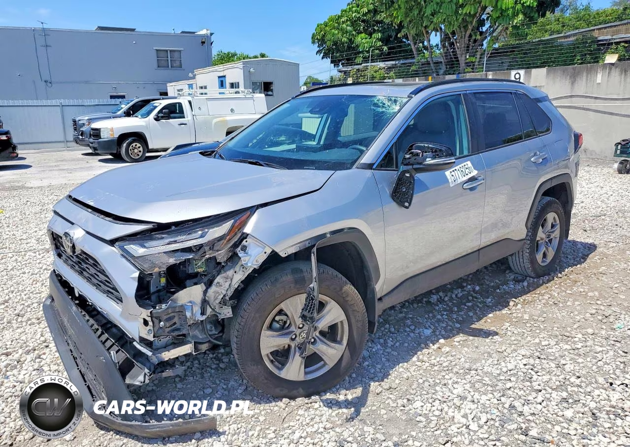 2025 Toyota Rav4 Xle – zdjęcie 1 z 13