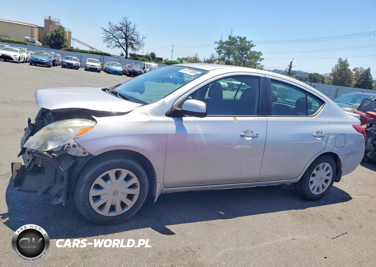 2013 Nissan Versa 1.6 S – zdjęcie 1 z 13