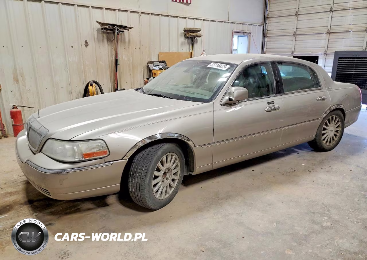 2003 Lincoln Town Car Signature