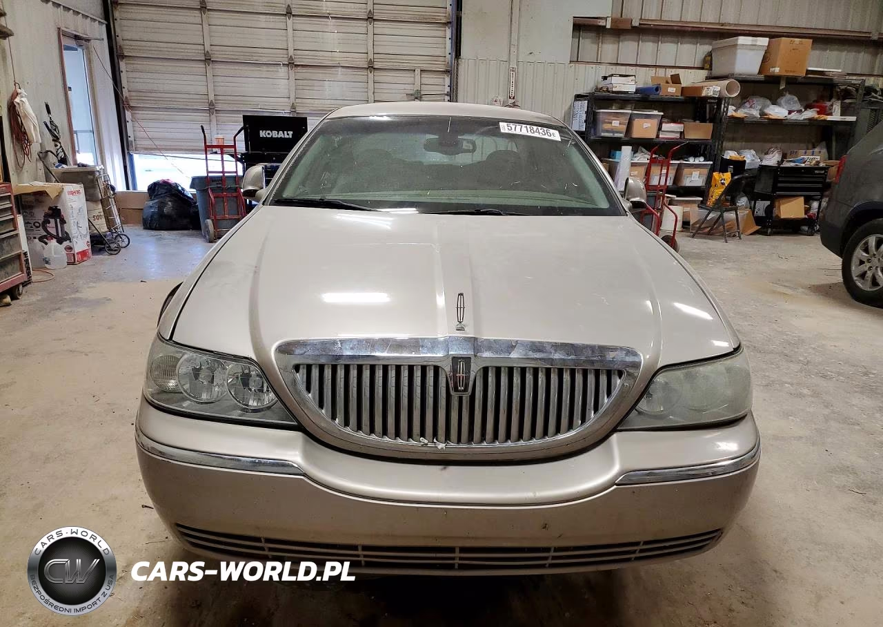 2003 Lincoln Town Car Signature VIN:1LNHM82W53Y628676 - 5