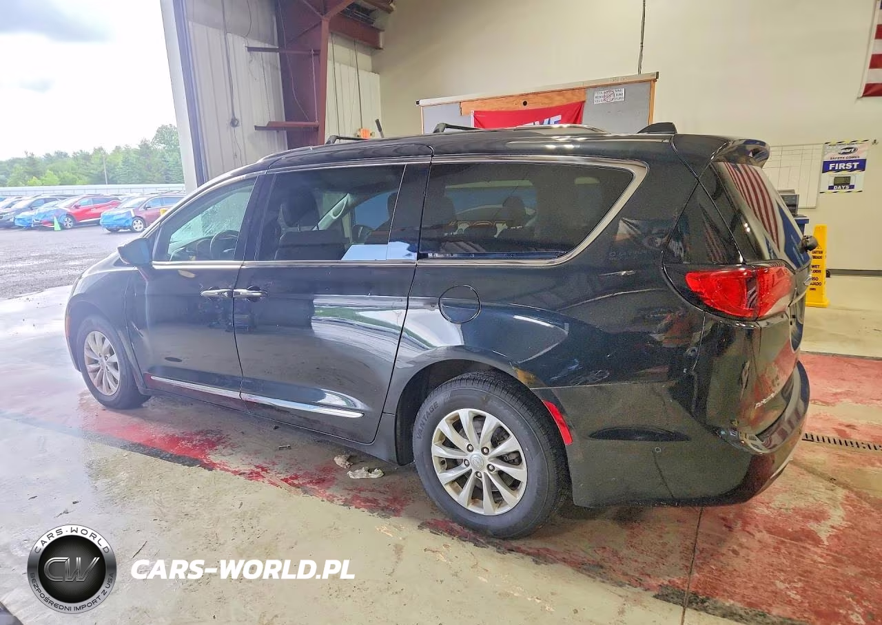 2018 Chrysler Pacifica Touring L VIN:2C4RC1BG9JR114424 - 2