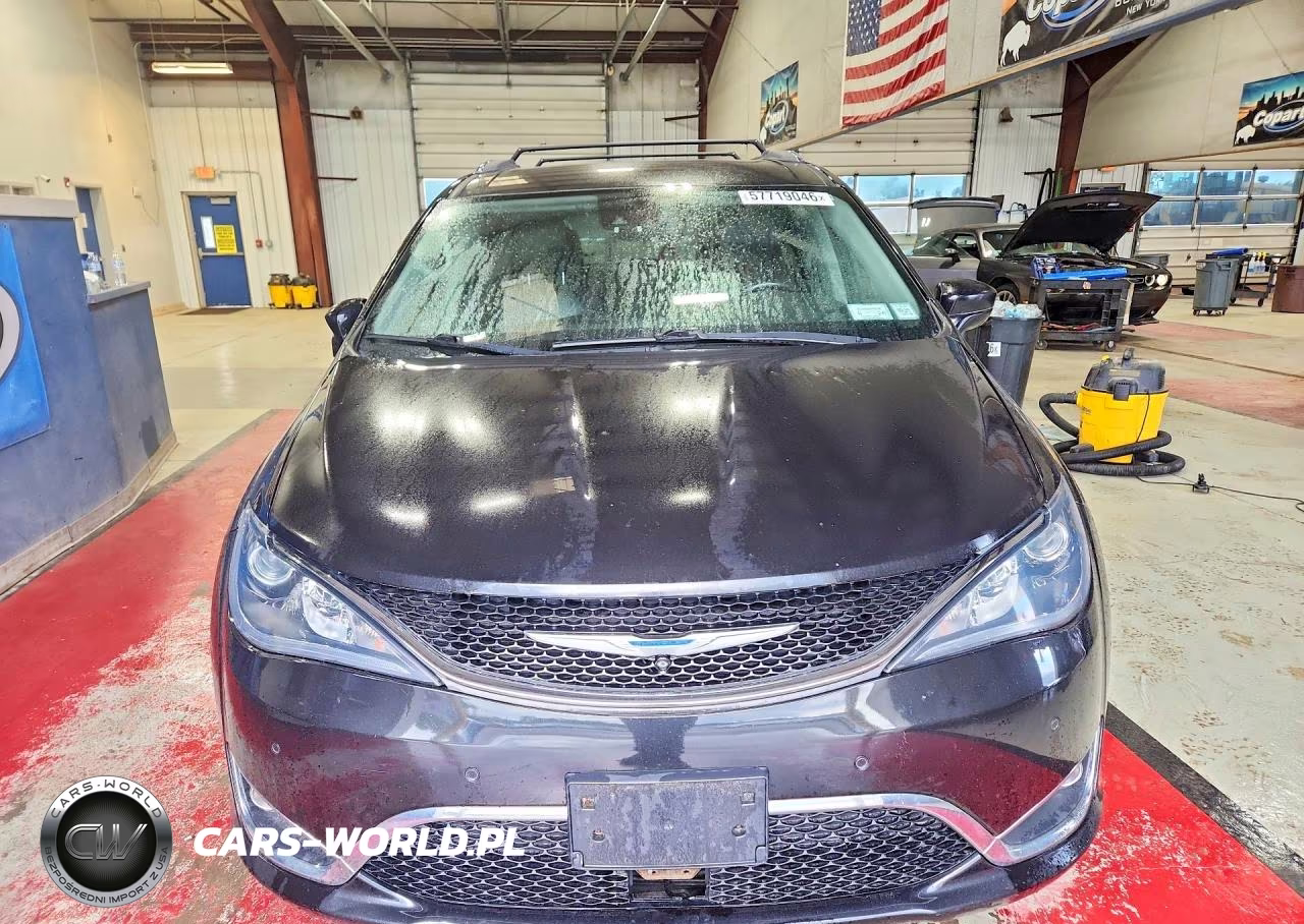 2018 Chrysler Pacifica Touring L VIN:2C4RC1BG9JR114424 - 5