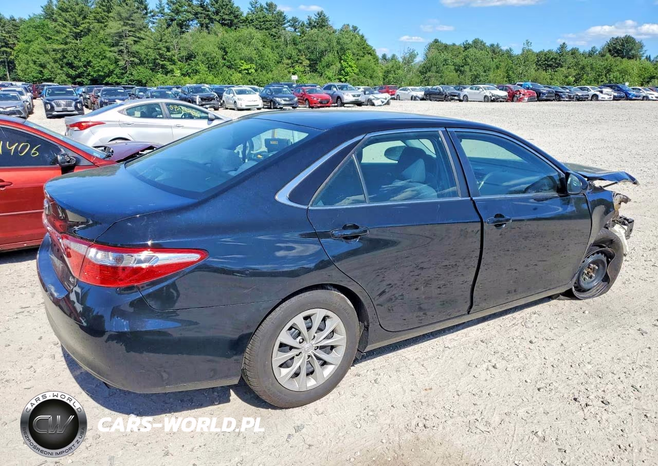 2015 Toyota Camry Le VIN:4T1BF1FK5FU035930 - 3