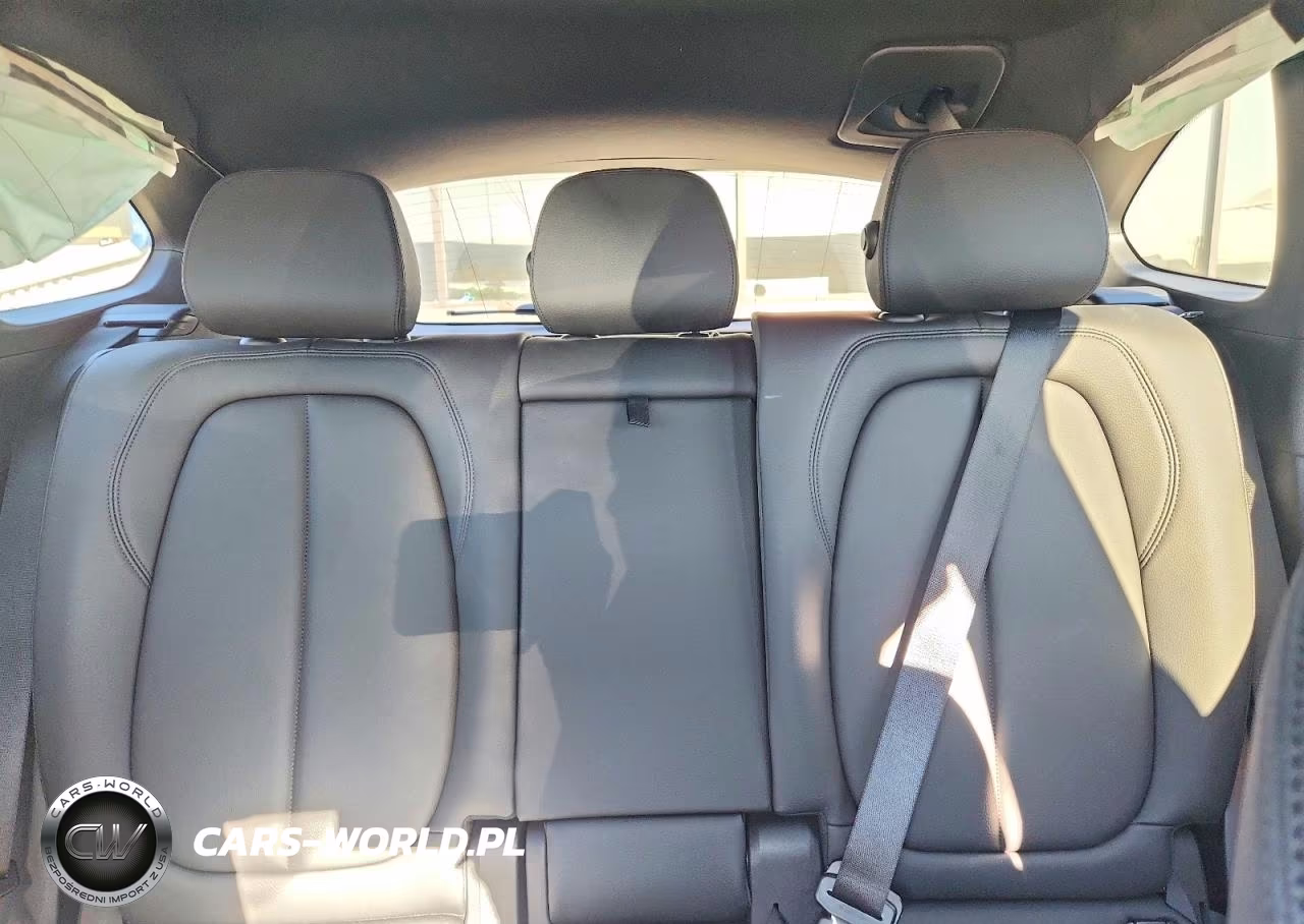 2021 BMW X1 xDrive28I VIN:WBXJG9C07M3M76687 - 10