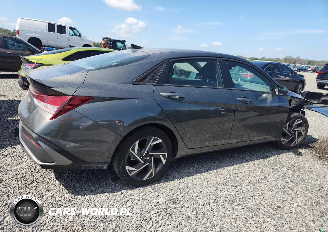 2025 Hyundai Elantra Sel Sport VIN:KMHLM4DG7SU017675 - 3