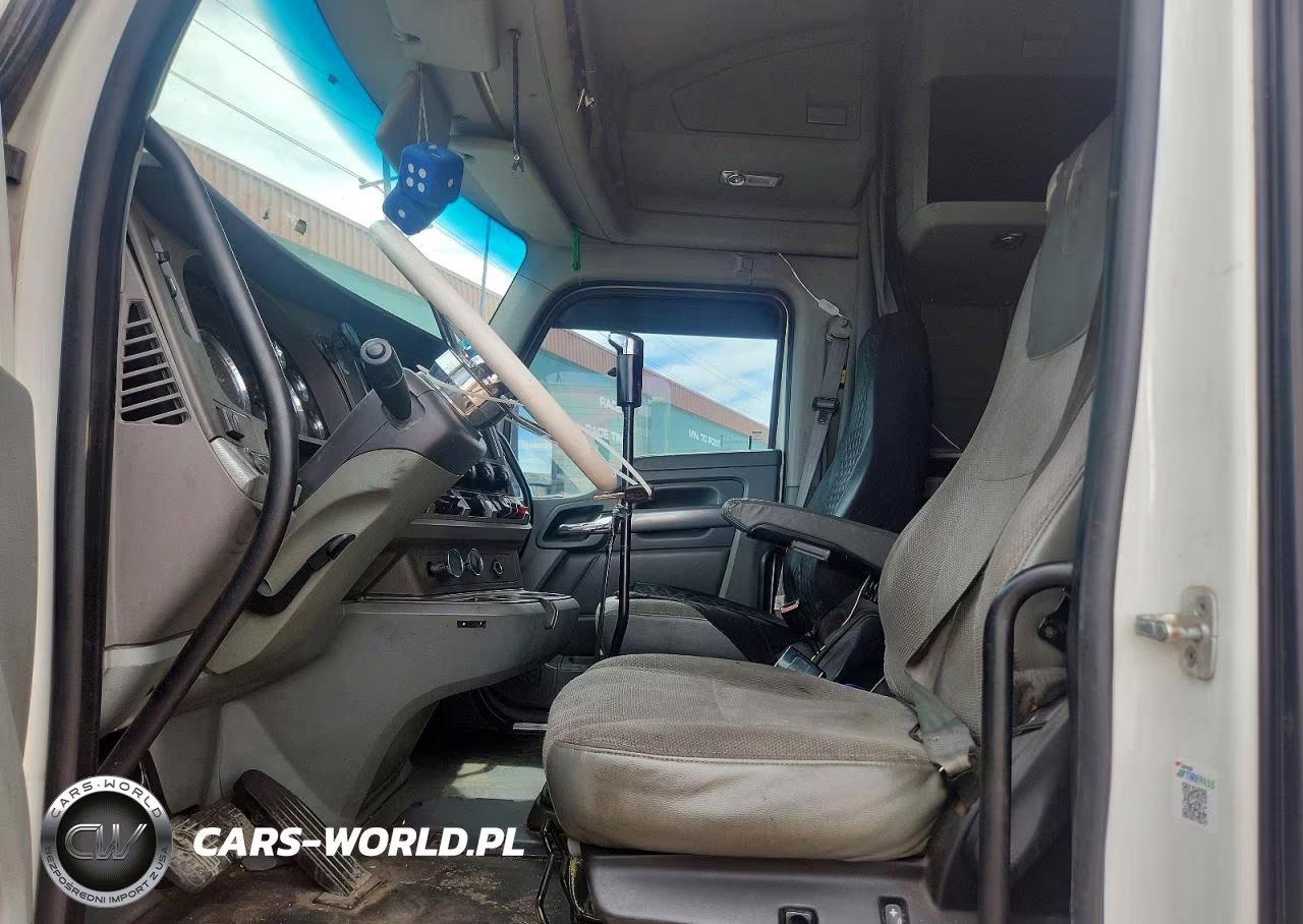 2016 Kenworth Construction T680 VIN:1XKYDP9X3GJ444546 - 5