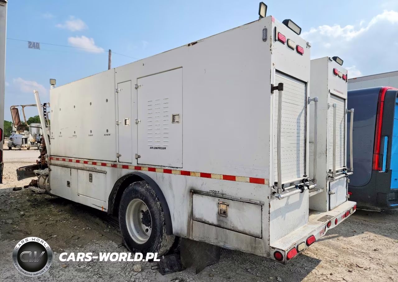 2015 Peterbilt 337 Fuel - Lube Truck VIN:2NP2HJ7X4FM255281 - 3