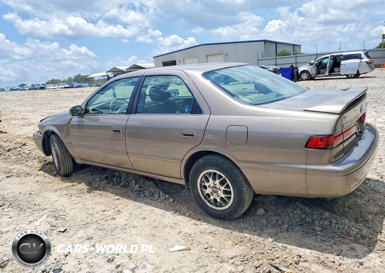 1999 Toyota Camry Le VIN:4T1BG28K1XU585112 - 2
