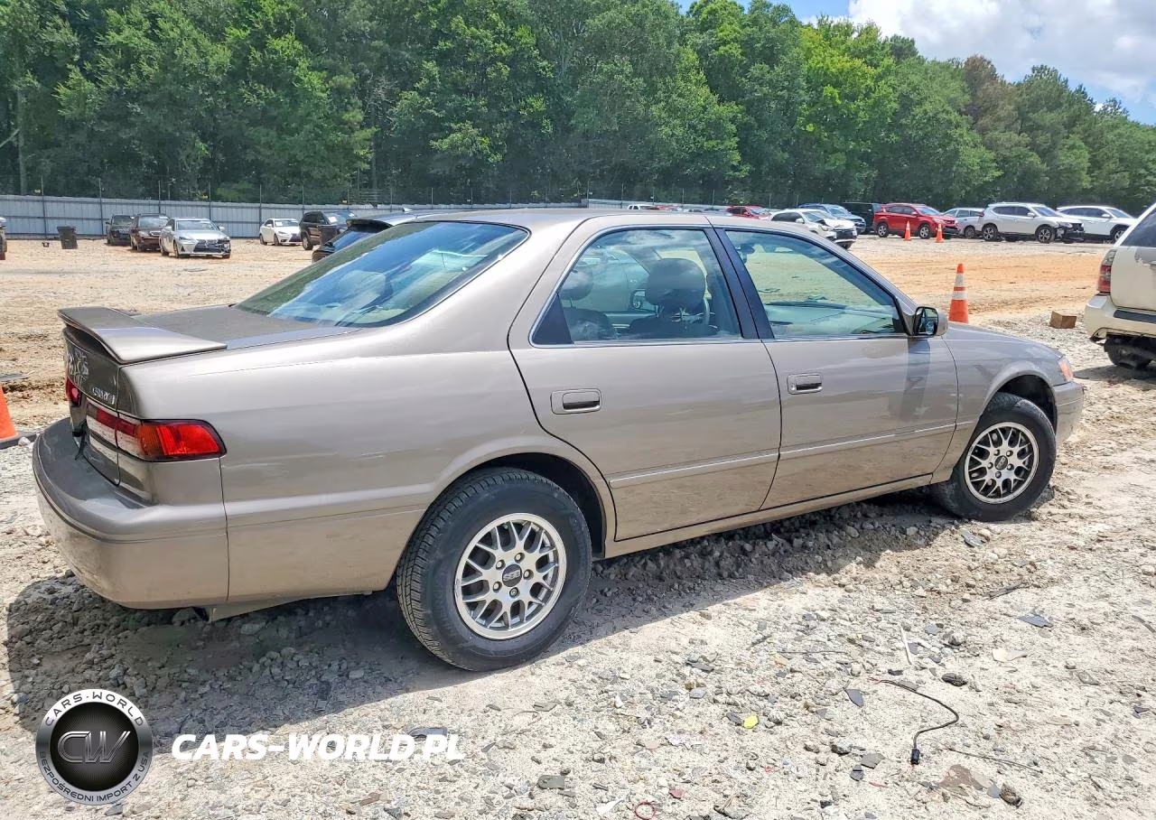 1999 Toyota Camry Le VIN:4T1BG28K1XU585112 - 3