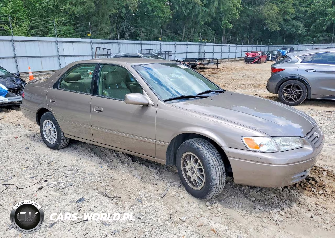 1999 Toyota Camry Le VIN:4T1BG28K1XU585112 - 4