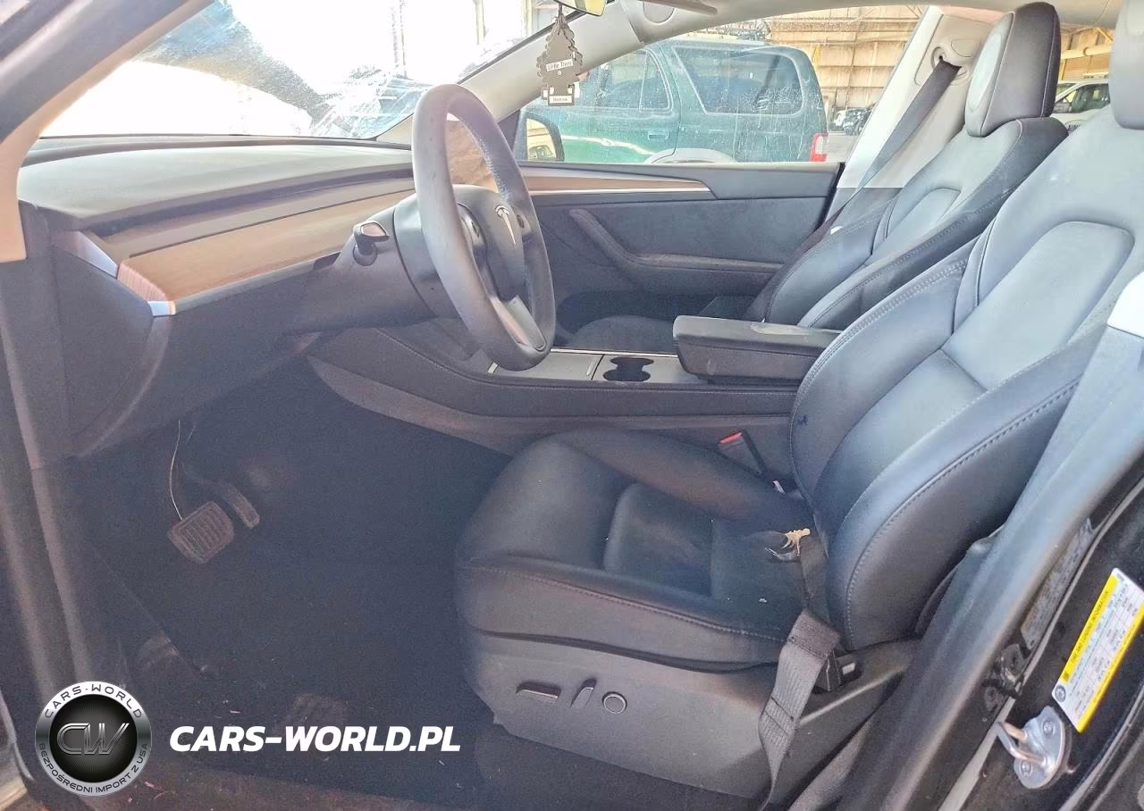 2023 Tesla Model Y VIN:7SAYGDEE0PF920459 - 7