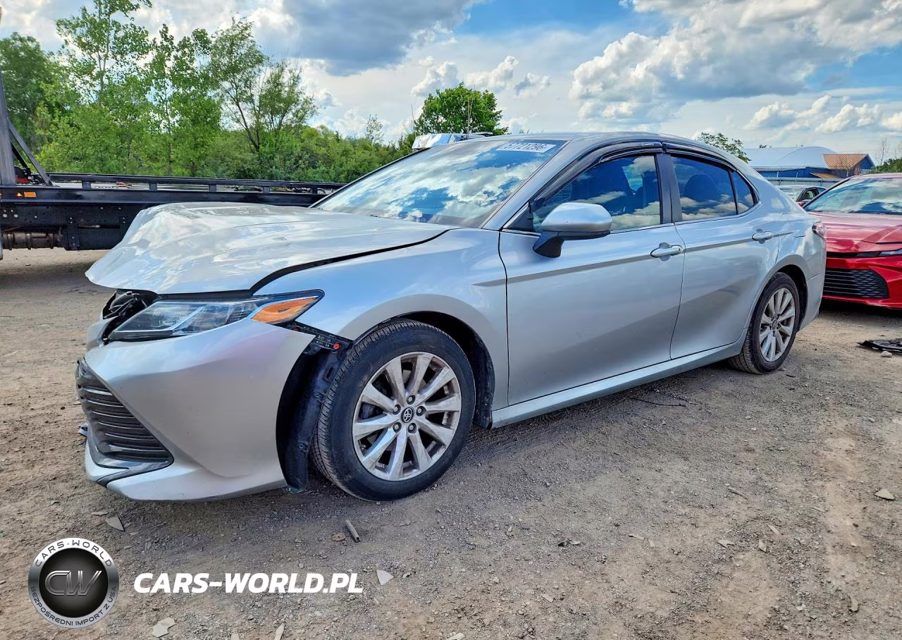 2018 Toyota Camry Le – zdjęcie 1 z 12