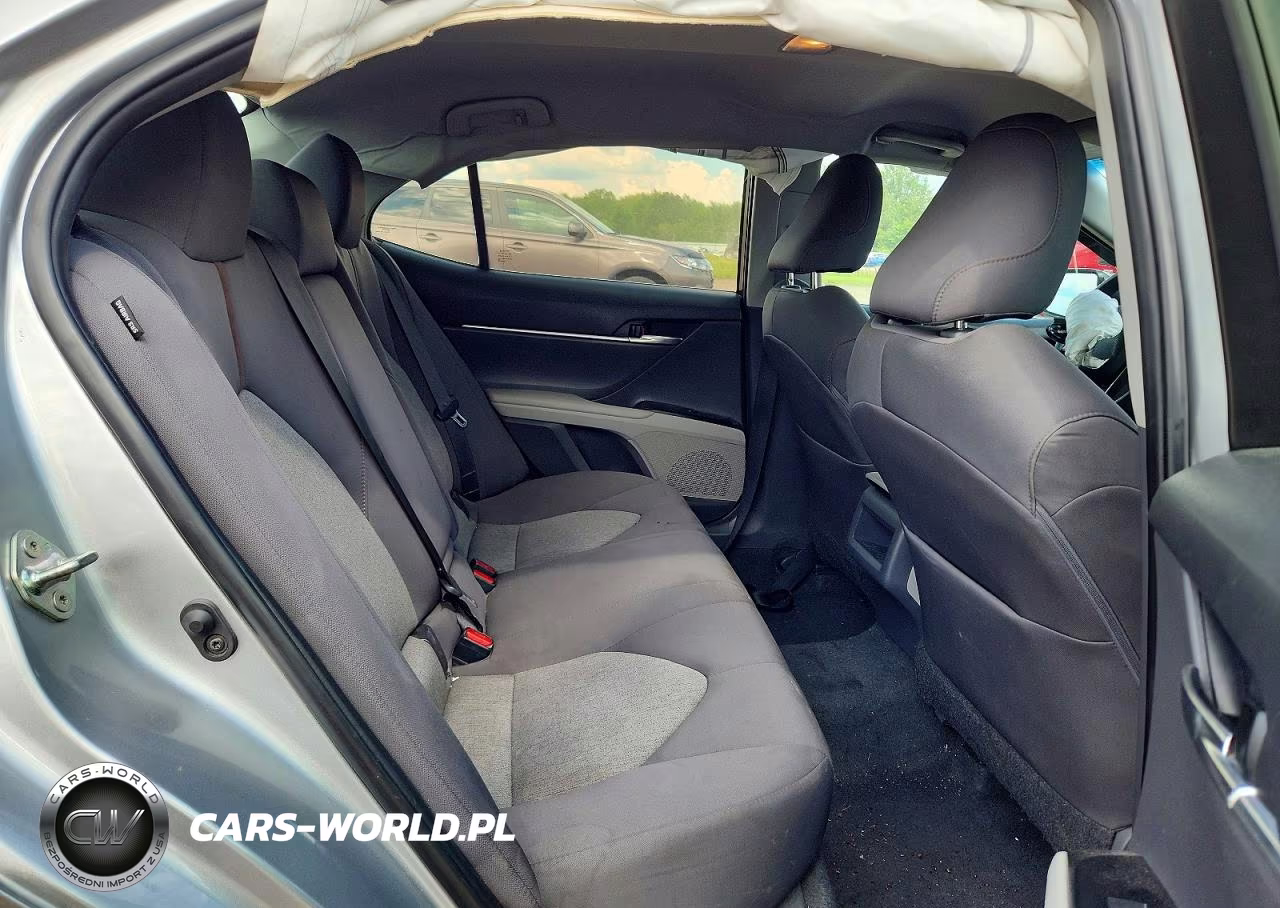 2018 Toyota Camry Le VIN:4T1B11HK2JU029958 - 10