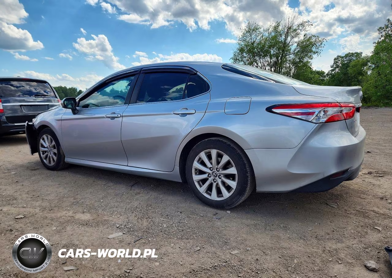 2018 Toyota Camry Le VIN:4T1B11HK2JU029958 - 2
