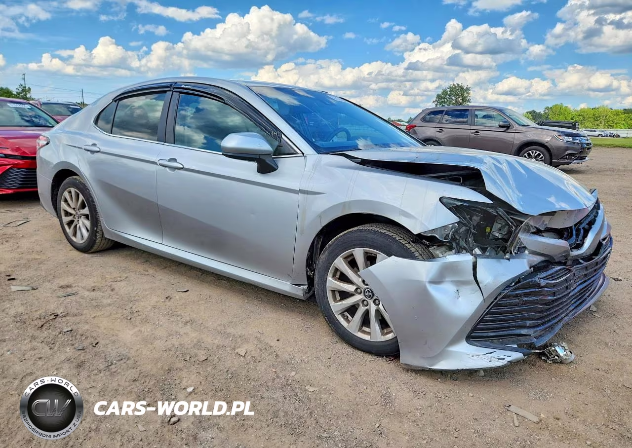 2018 Toyota Camry Le VIN:4T1B11HK2JU029958 - 4
