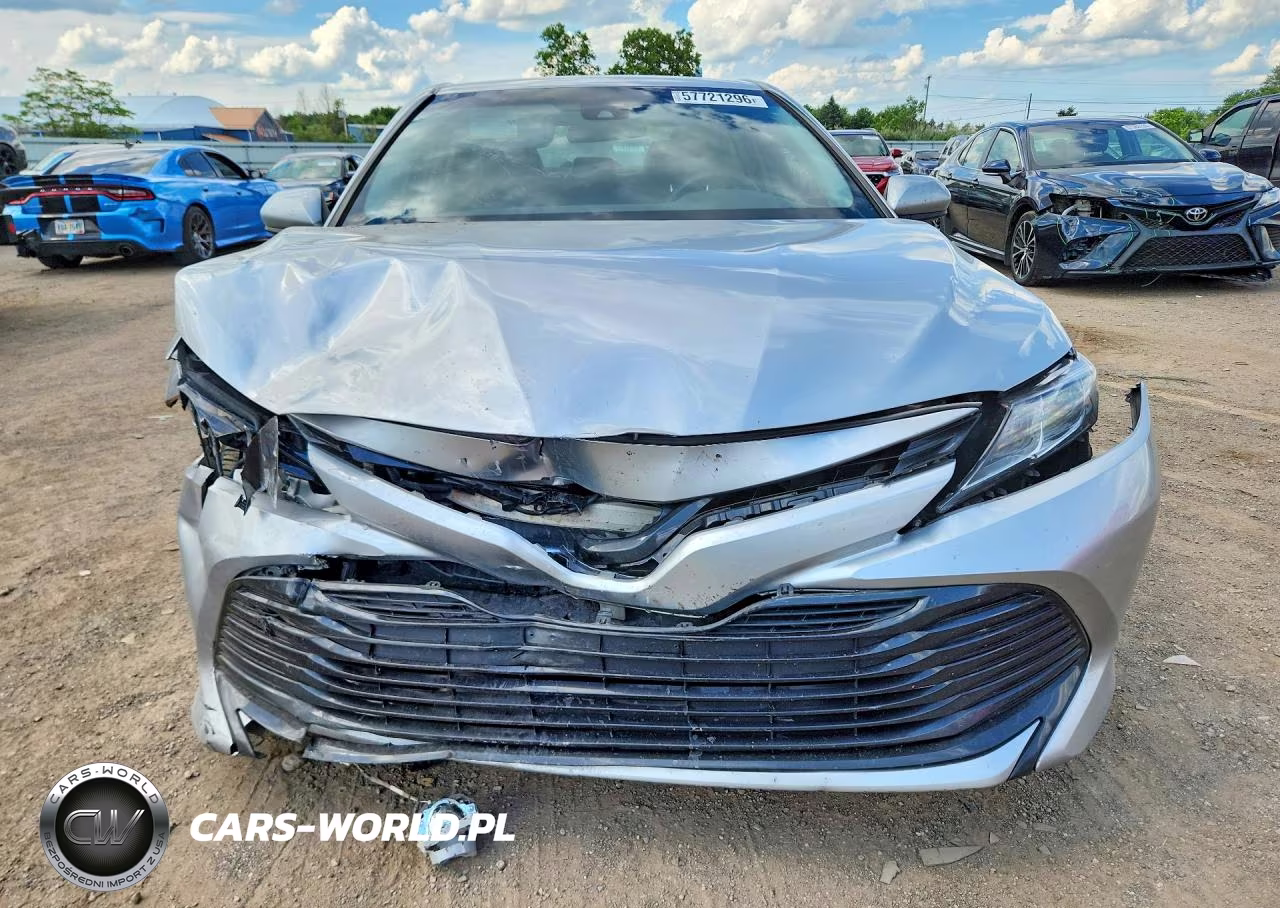 2018 Toyota Camry Le VIN:4T1B11HK2JU029958 - 5