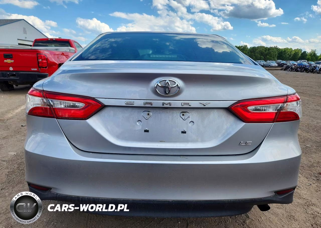 2018 Toyota Camry Le VIN:4T1B11HK2JU029958 - 6