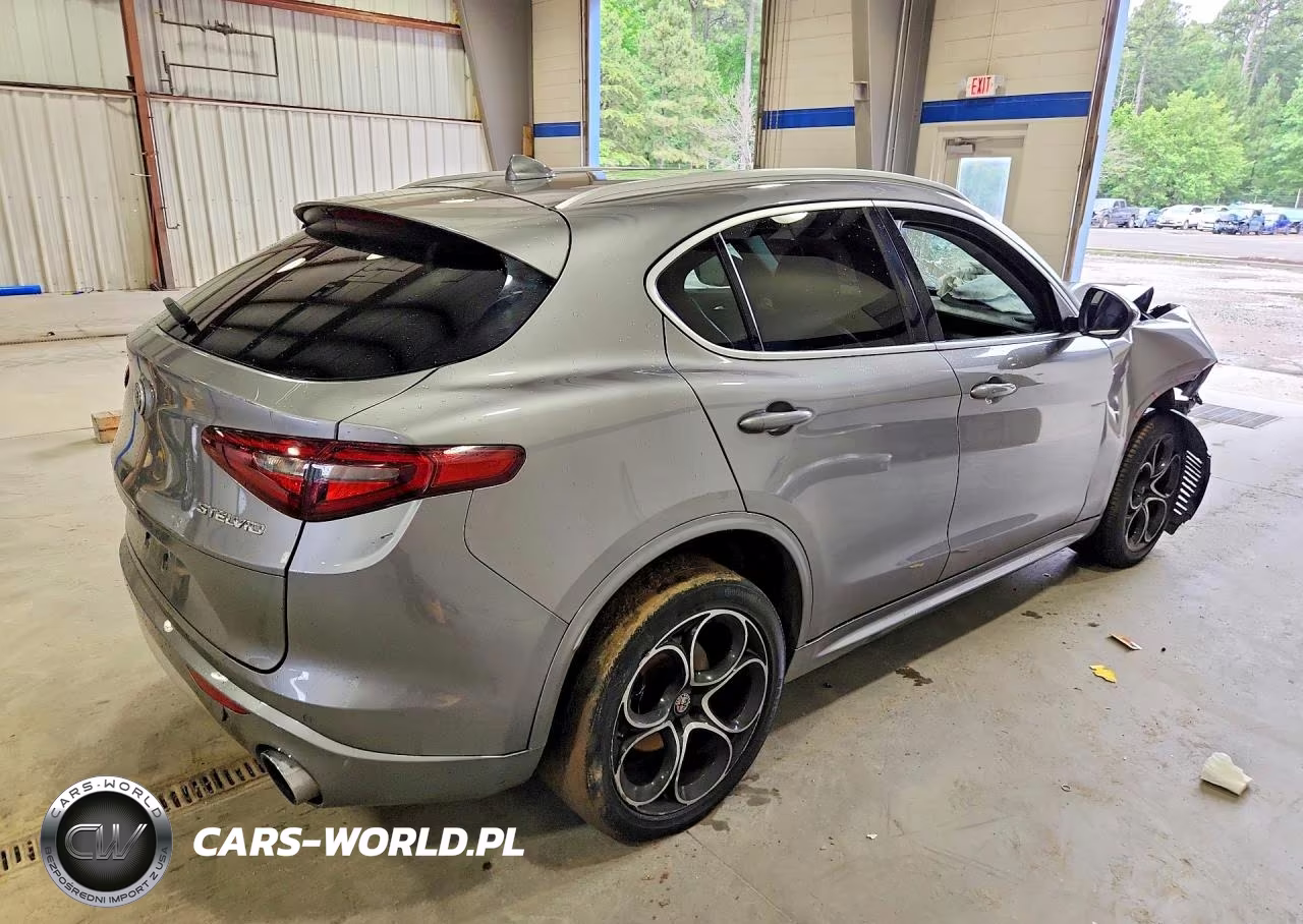 2020 Alfa Romeo Stelvio Ti VIN:ZASPAKBN0L7C75967 - 3