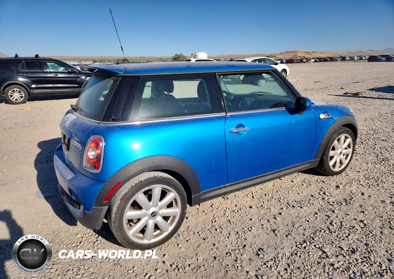 2008 Mini Cooper S VIN:WMWMF73518TT87567 - 3