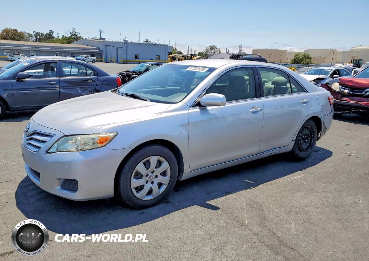 2010 Toyota Camry Le – zdjęcie 1 z 12