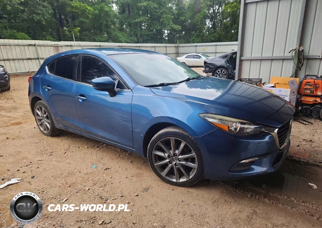 2018 Mazda 3 Touring VIN:3MZBN1L39JM199390 - 4