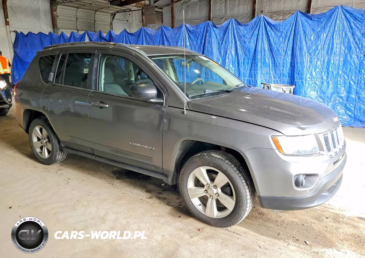 2014 Jeep Compass Sport VIN:1C4NJDBB8ED538728 - 4