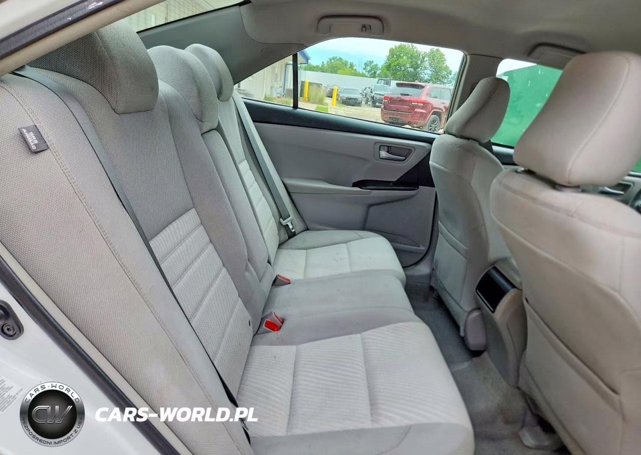 2016 Toyota Camry Le VIN:4T4BF1FK4GR557469 - 10