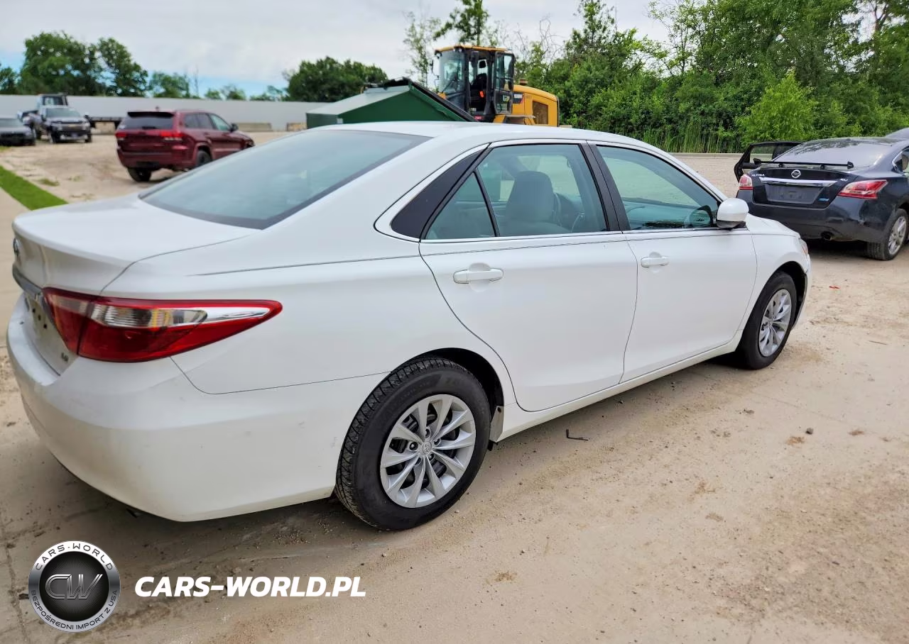 2016 Toyota Camry Le VIN:4T4BF1FK4GR557469 - 3