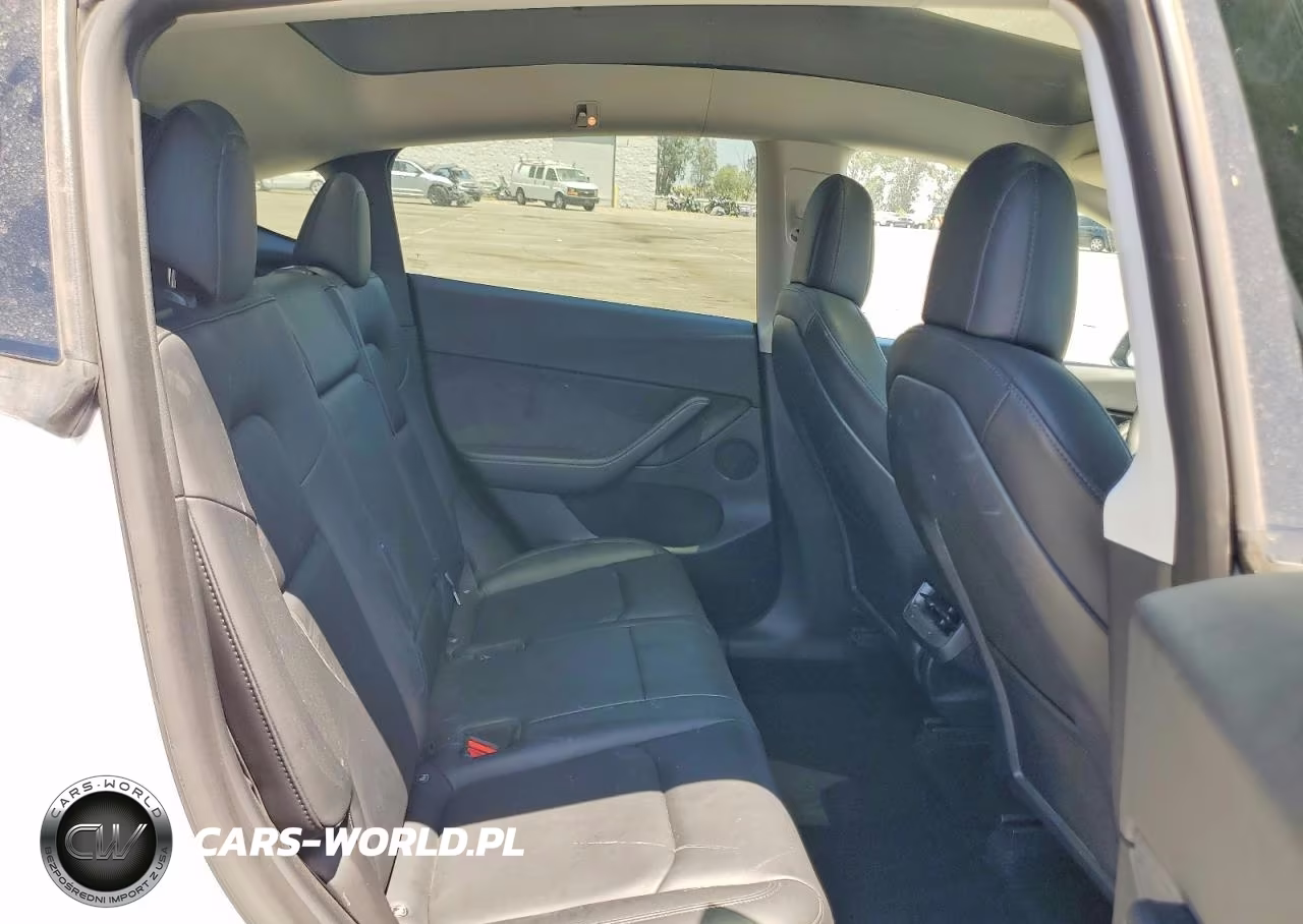 2022 Tesla Model Y VIN:7SAYGDEE1NF444798 - 10