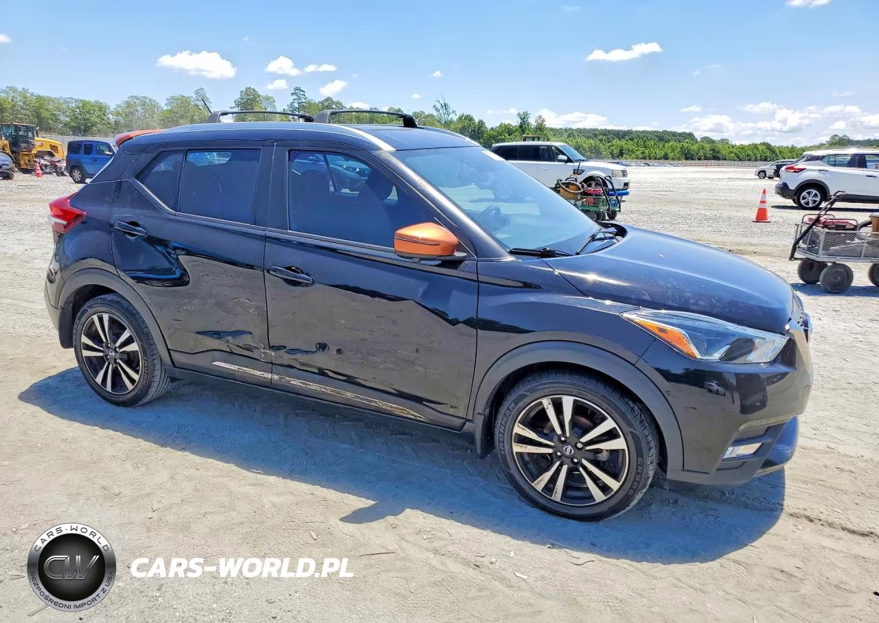 2019 Nissan Kicks Sr VIN:3N1CP5CUXKL499550 - 4