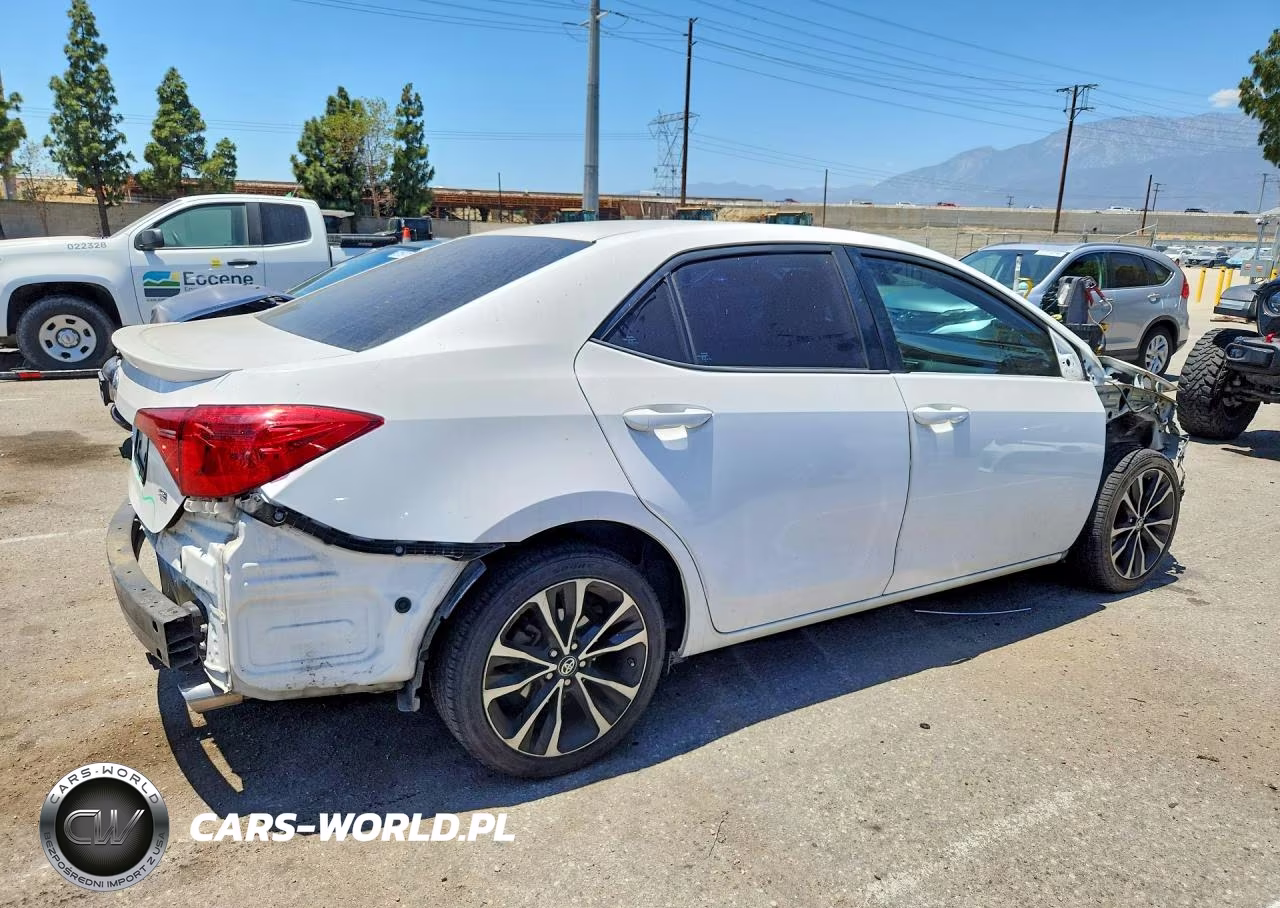 2019 Toyota Corolla Se VIN:2T1BURHE7KC125667 - 3