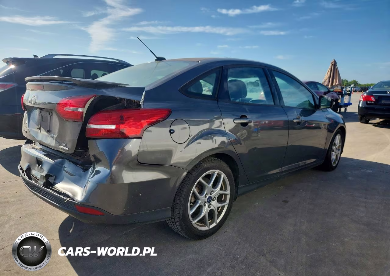2015 Ford Focus Se VIN:1FADP3F20FL227922 - 3