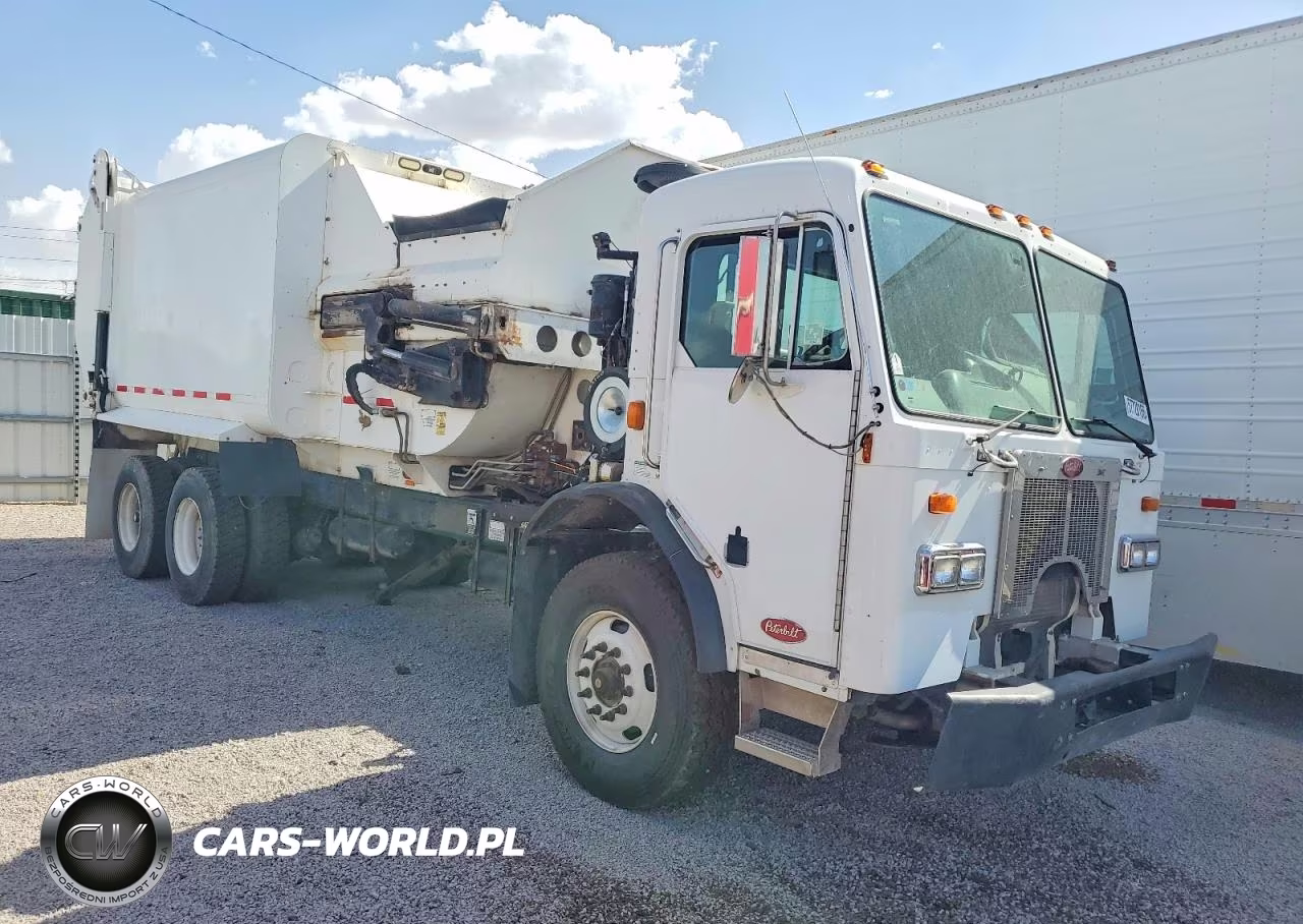 2011 Peterbilt 320 Refuse Truck