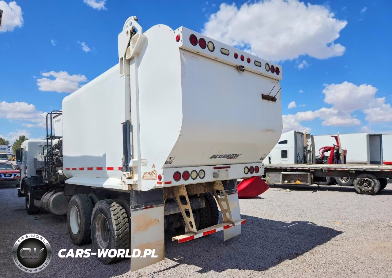 2011 Peterbilt 320 Refuse Truck VIN:3BPZL00X5BF120196 - 3