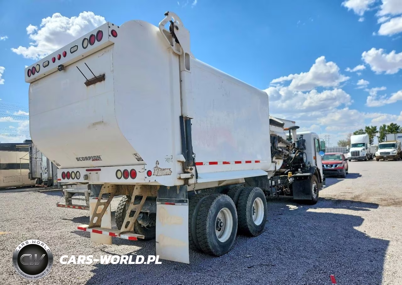 2011 Peterbilt 320 Refuse Truck VIN:3BPZL00X5BF120196 - 4