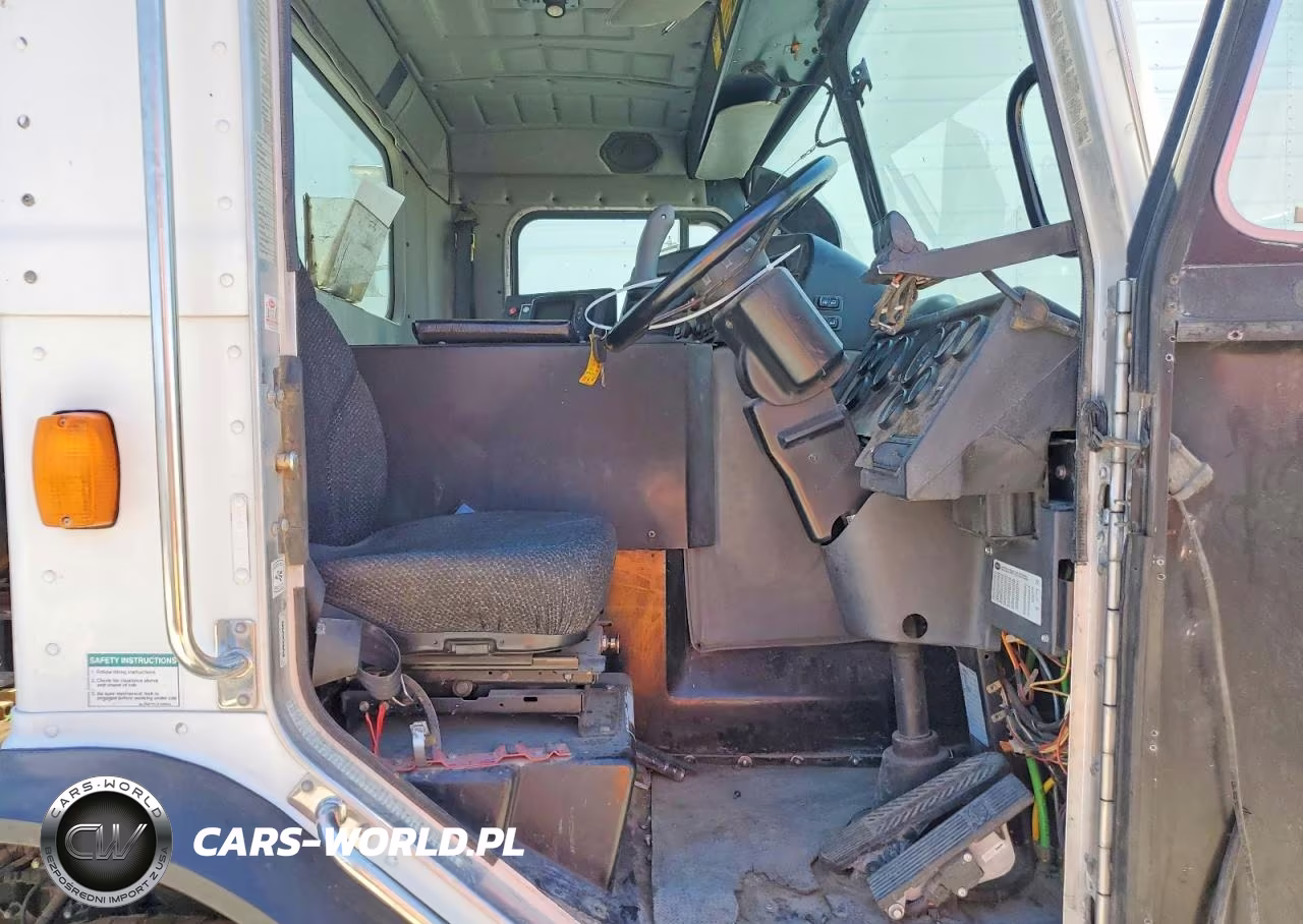 2011 Peterbilt 320 Refuse Truck VIN:3BPZL00X5BF120196 - 5